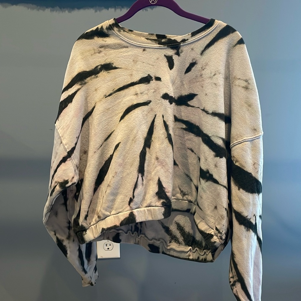 Vintage Havana size large tie-dye cropped elastic waistband sweatshirt. Love!